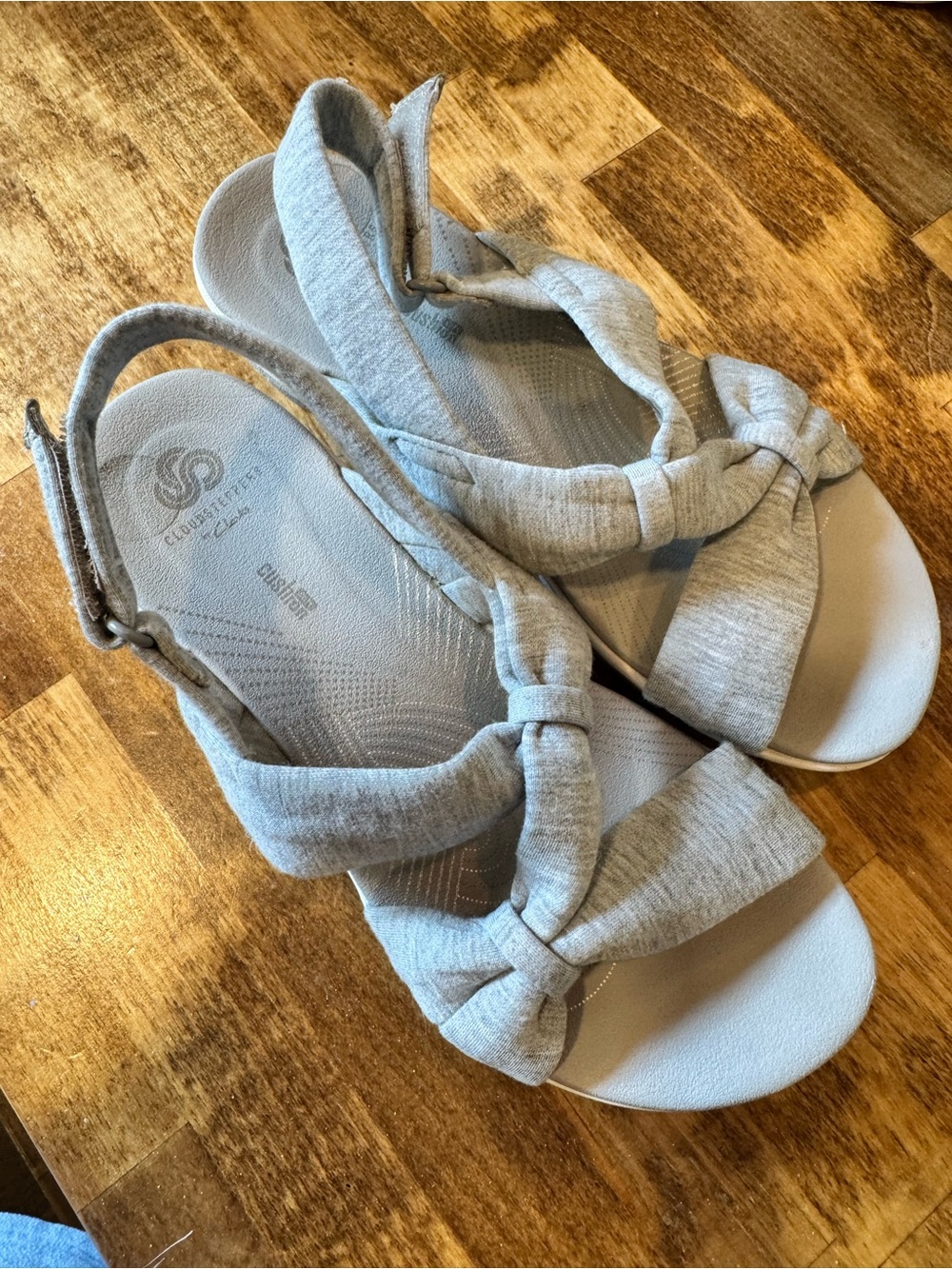 Clarks Cloudstepper light Gray Knotted Slingback Sandals - Women’s size 8
